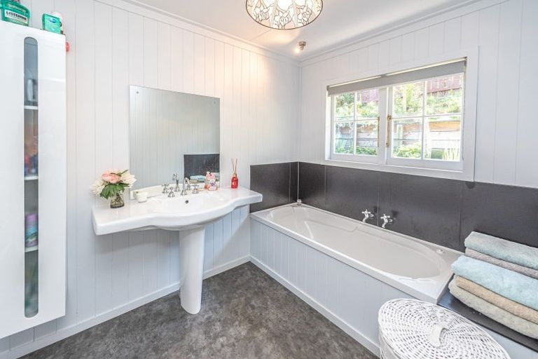 Photo of property in 2 Montgomery Road, Otamatea, Whanganui, 4501