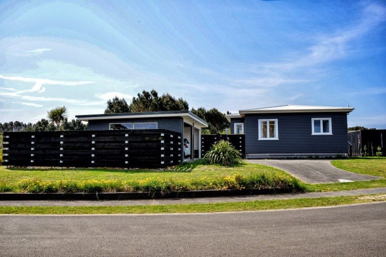 Photo of property in 11 Blue Bay Road, Mahia, 4198