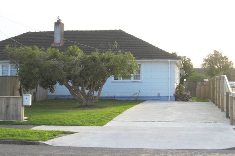 Photo of property in 8 Strand Crescent, Naenae, Lower Hutt, 5011