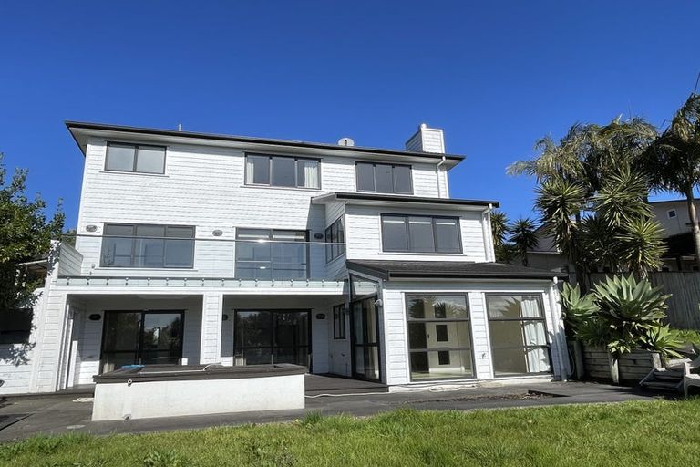 Photo of property in 114 Kittiwake Drive, Schnapper Rock, Auckland, 0632
