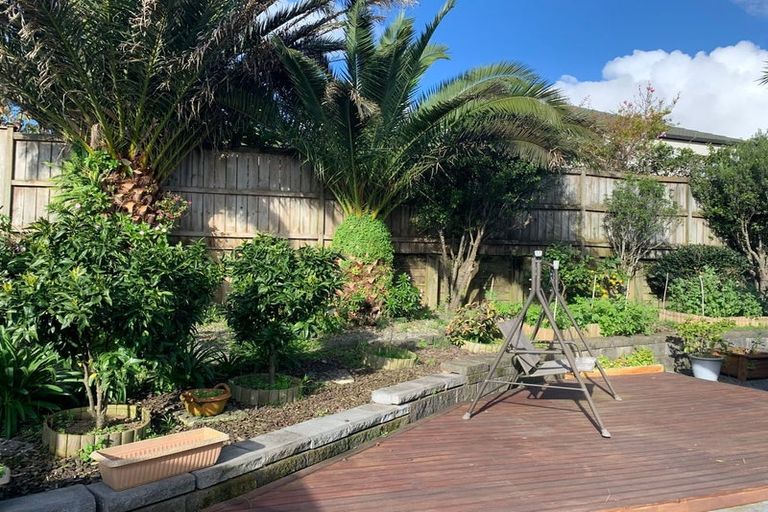 Photo of property in 26 Delmont Close, East Tamaki Heights, Auckland, 2016