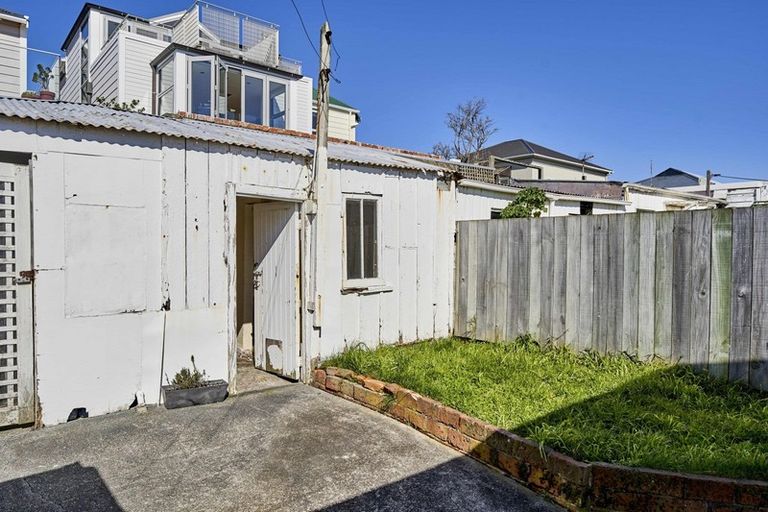 Photo of property in 4 Prince Street, Mount Victoria, Wellington, 6011