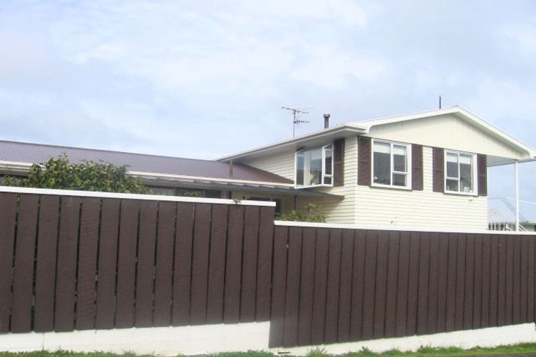 Photo of property in 8 Maple Grove, Maungaraki, Lower Hutt, 5010