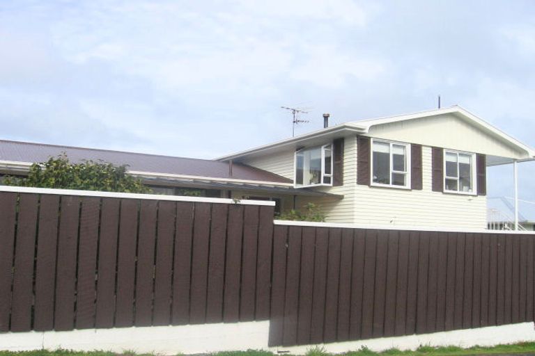 Photo of property in 8 Maple Grove, Maungaraki, Lower Hutt, 5010