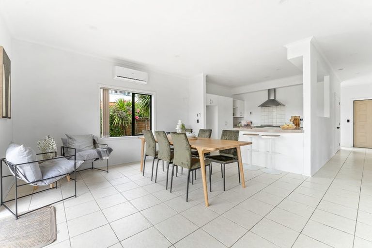 Photo of property in 42 Parkwood Crescent, Gulf Harbour, Whangaparaoa, 0930