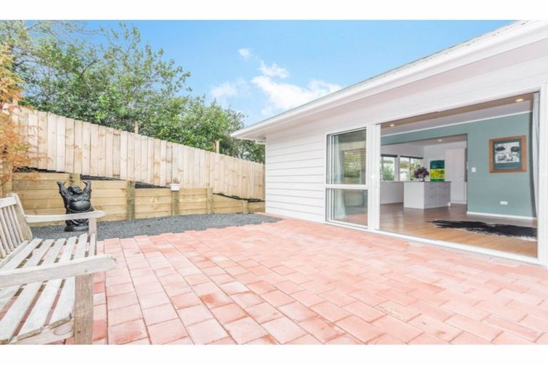 Photo of property in 6 Sheehan Road, Te Atatu South, Auckland, 0610