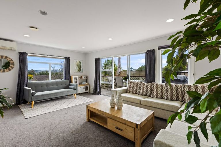 Photo of property in 10 Royalty Rise, Red Beach, 0932