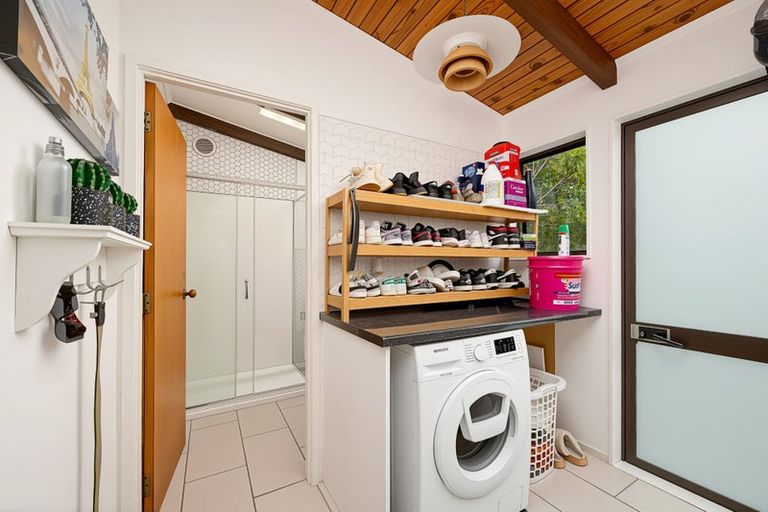 Photo of property in 2 Raelene Place, Massey, Auckland, 0614