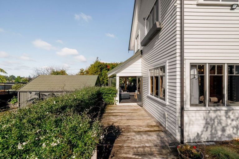 Photo of property in 69 Forest Lake Road, Forest Lake, Hamilton, 3200