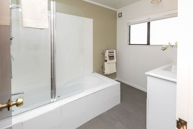 Photo of property in 42 Sailmaker Close, Whitby, Porirua, 5024