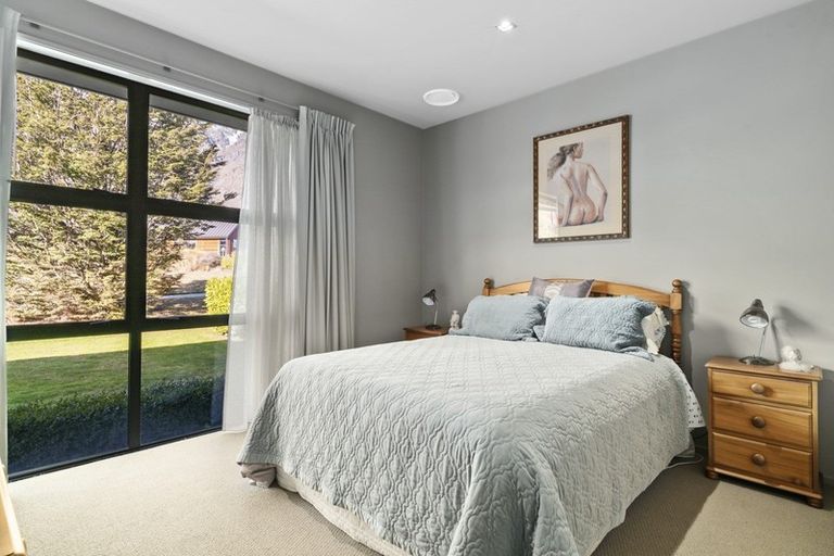Photo of property in 8 Jackby Court, Jacks Point, Queenstown, 9371