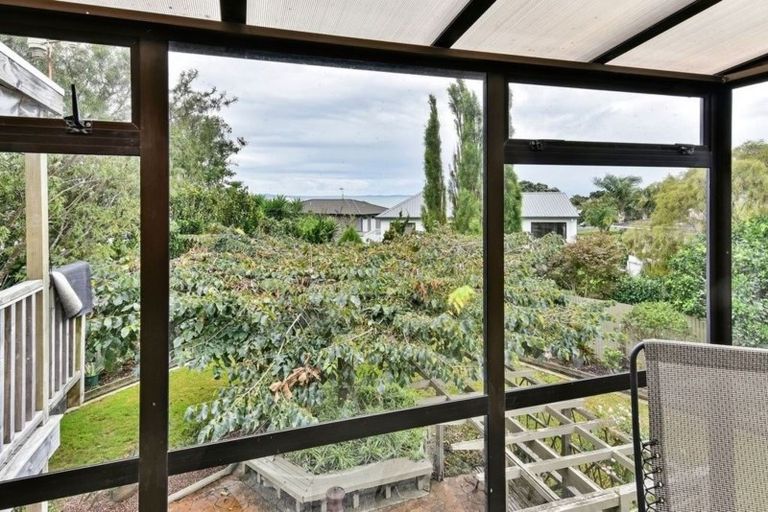 Photo of property in 19 Taihiki Road, Clarks Beach, 2122