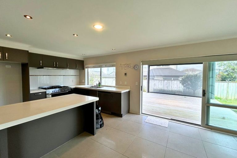 Photo of property in 22 Pickaberry Avenue, Karaka, Papakura, 2113