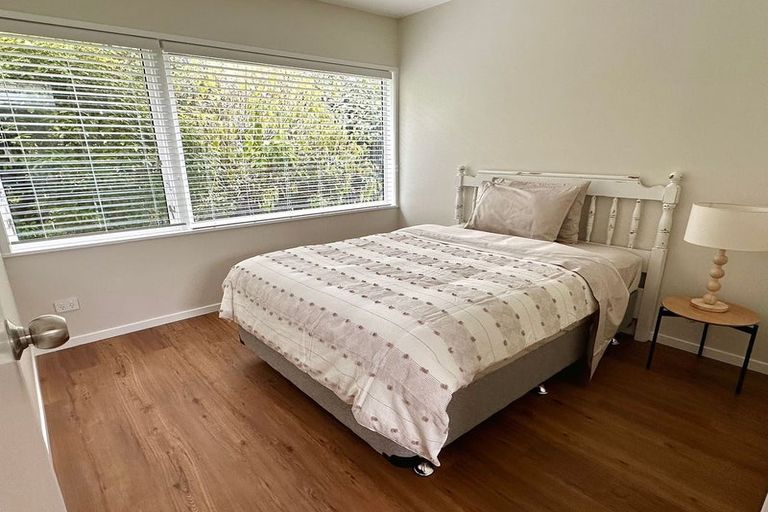 Photo of property in 2/4 Roseburn Place, Pakuranga, Auckland, 2010