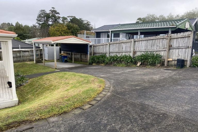 Photo of property in 24 Loughanure Place, Massey, Auckland, 0614