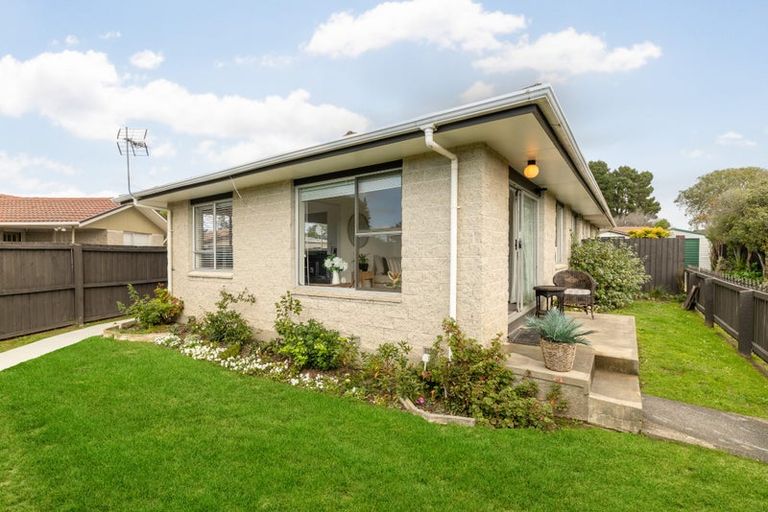 Photo of property in 1/17 Tamarisk Place, Parklands, Christchurch, 8083