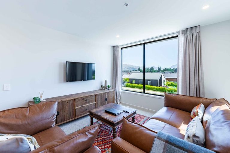Photo of property in 2/7 Northlake Drive, Wanaka, 9305