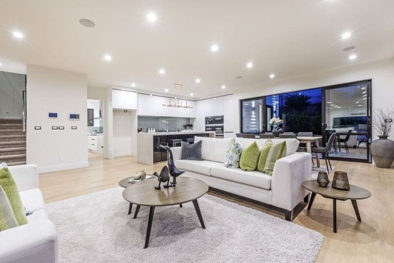 Photo of property in 42 Fernhill Way, Oteha, Auckland, 0632