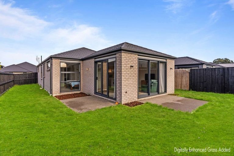 Photo of property in 12 Fairbairn Close, Halswell, Christchurch, 8025