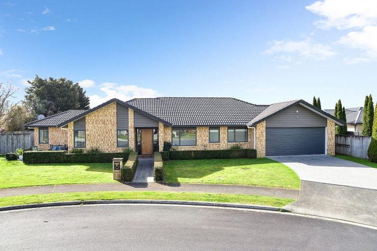 Photo of property in 16 Twin Willow Close, Cambridge, 3434