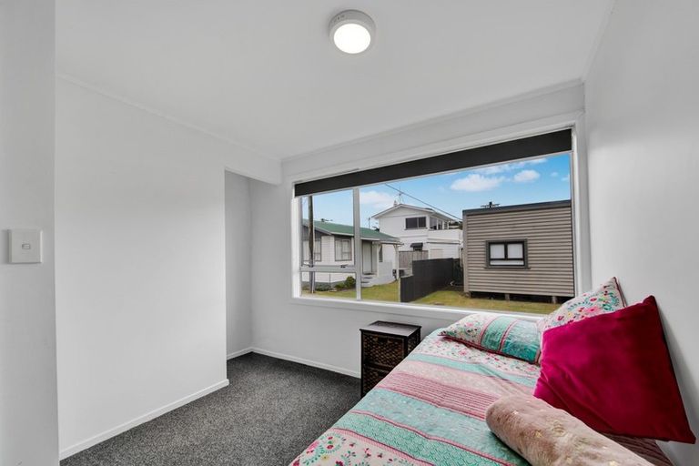 Photo of property in 26 Third Avenue, Urenui, 4377