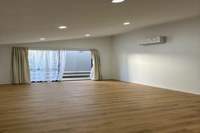 Photo of property in 53 Triangle Road, Massey, Auckland, 0614