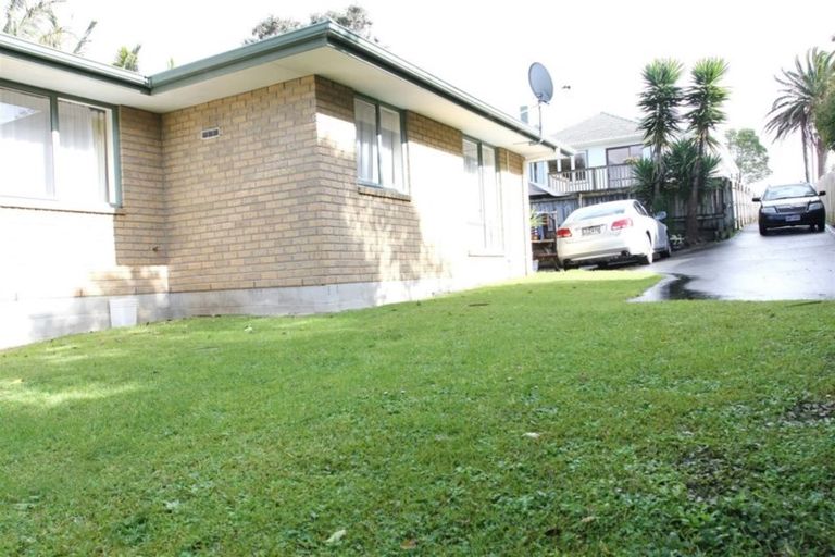 Photo of property in 100a Lincoln Park Avenue, Massey, Auckland, 0614