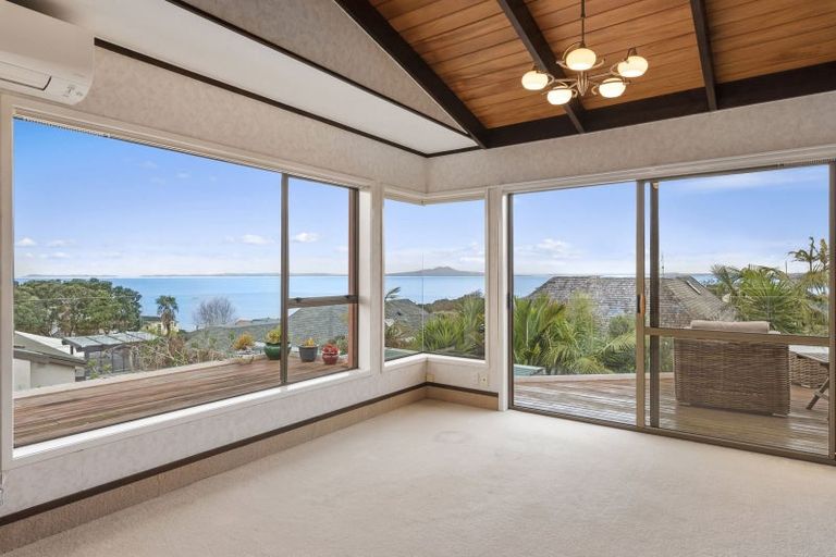 Photo of property in 31 Ridge Road, Waiake, Auckland, 0630