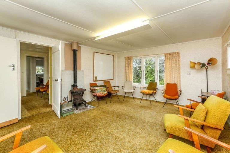 Photo of property in 33 Tarahua Road, Vogeltown, New Plymouth, 4310