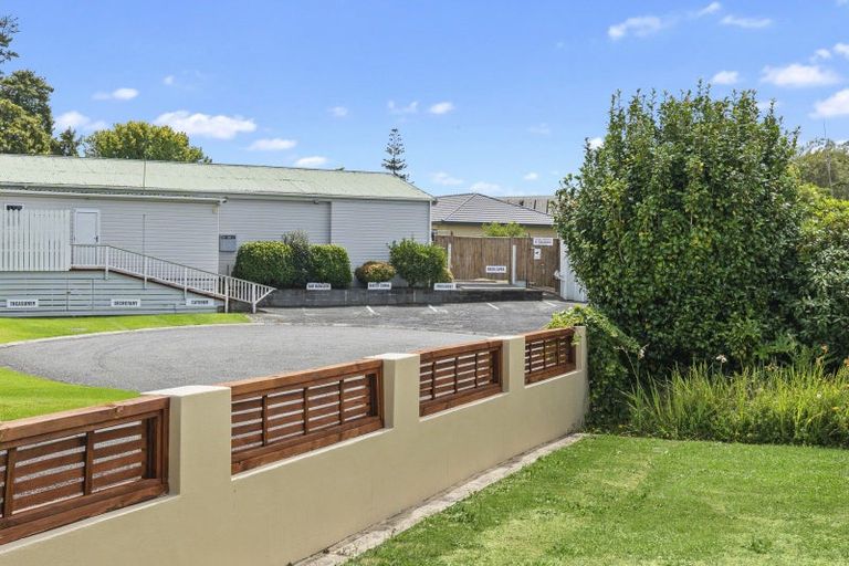 Photo of property in 3 Mahoe Street, Strandon, New Plymouth, 4312