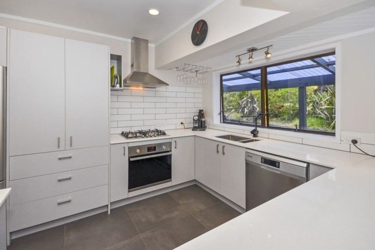 Photo of property in 1/649 Beach Road, Rothesay Bay, Auckland, 0630