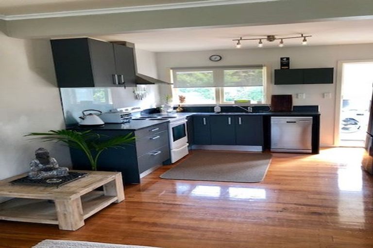 Photo of property in 2/216 Beach Road, Campbells Bay, Auckland, 0630