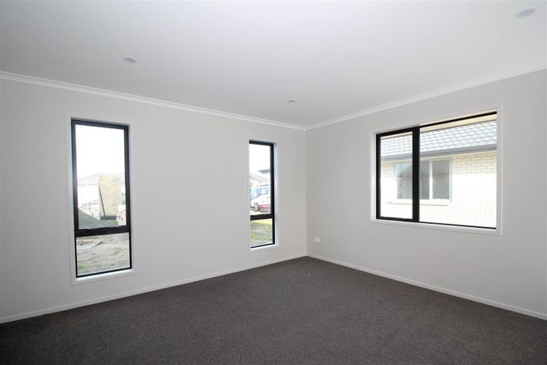 Photo of property in 21 Kaurinui Crescent, One Tree Point, 0118