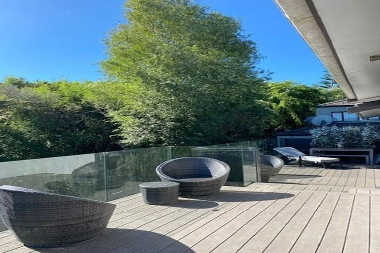 Photo of property in 2/56 Heathcote Road, Castor Bay, Auckland, 0620