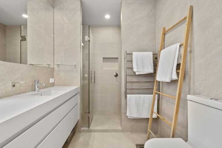 Photo of property in 8 Sylvan Park Avenue, Milford, Auckland, 0620