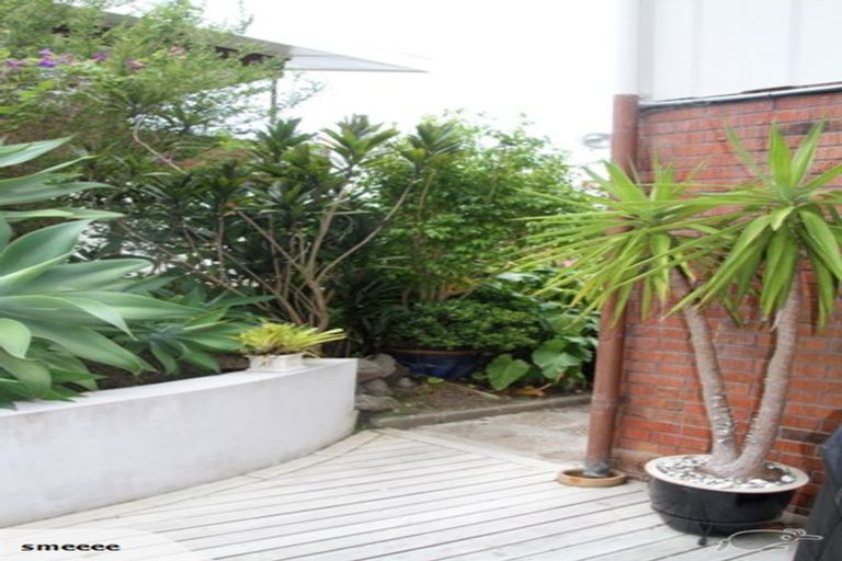 Photo of property in 43 Sharon Road, Waiake, Auckland, 0630