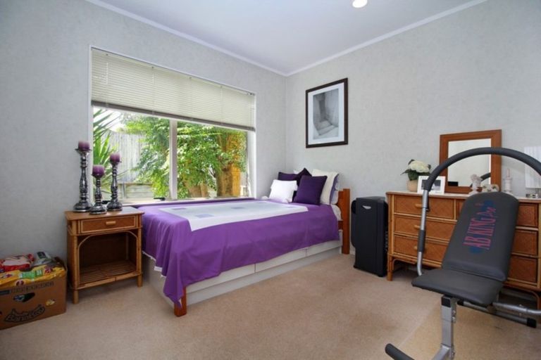 Photo of property in 2/7 Zurich Place, Weymouth, Auckland, 2103