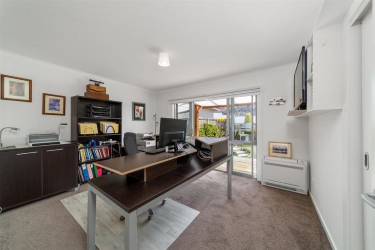 Photo of property in 6 Pritchard Place, Arrowtown, 9302