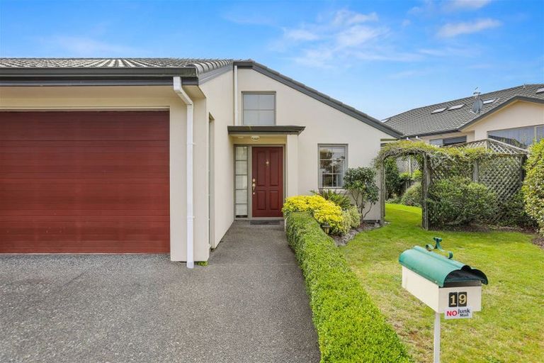 Photo of property in 19 Lakeridge Close, Rangatira Park, Taupo, 3330