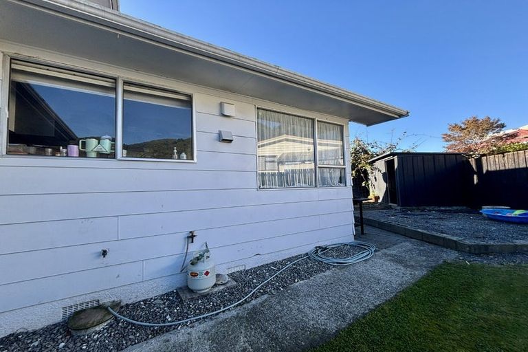 Photo of property in 75a Hampden Street, Picton, 7220