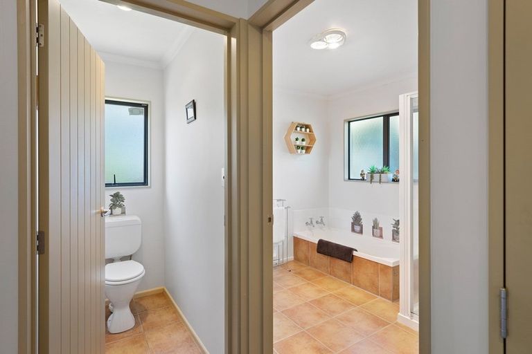 Photo of property in 7 Quadrant Heights, Paraparaumu, 5032