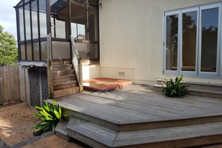 Photo of property in 48 Knightsbridge Drive, Forrest Hill, Auckland, 0620