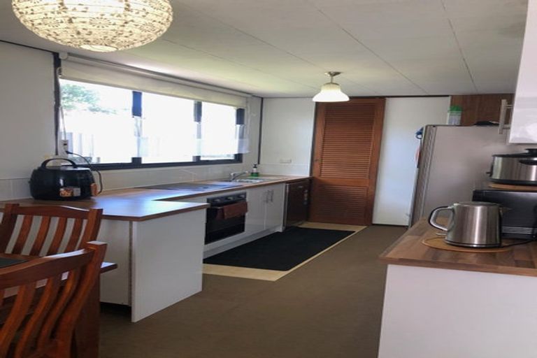 Photo of property in 2/5 Compass Place, Te Atatu Peninsula, Auckland, 0610