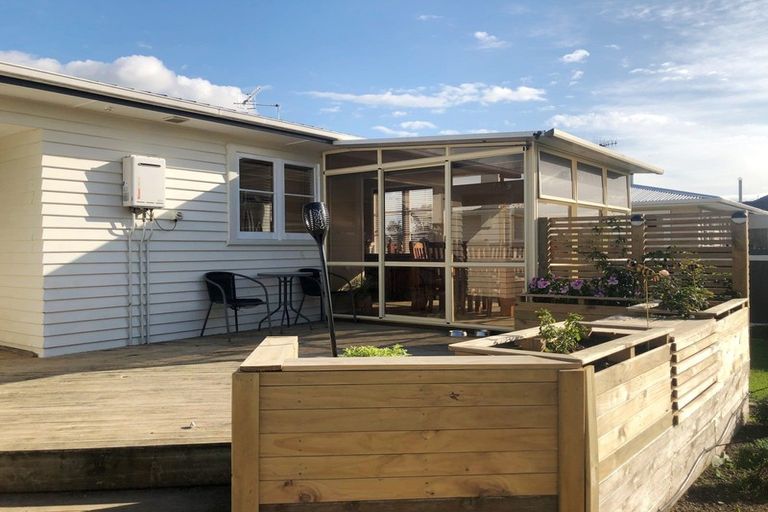 Photo of property in 21 Bledisloe Street, Levin, 5510
