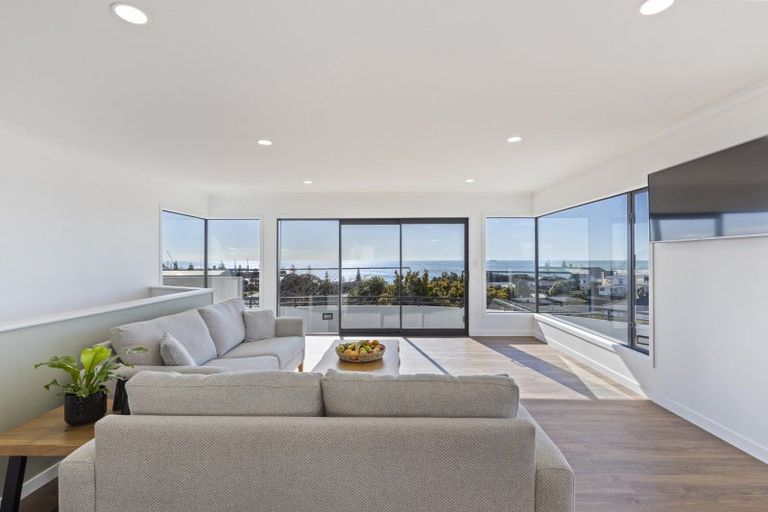 Photo of property in 23 Peace Avenue, Moturoa, New Plymouth, 4310