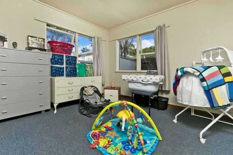 Photo of property in 11 Preston Avenue, Henderson, Auckland, 0610