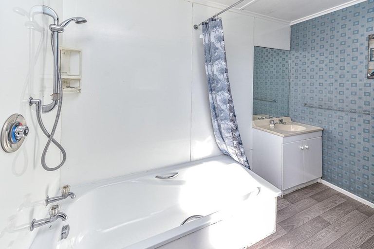 Photo of property in 12 Morgan Street, Castlecliff, Whanganui, 4501