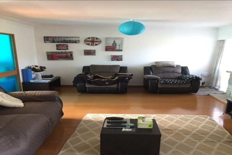 Photo of property in 63 Candia Road, Henderson Valley, Auckland, 0614