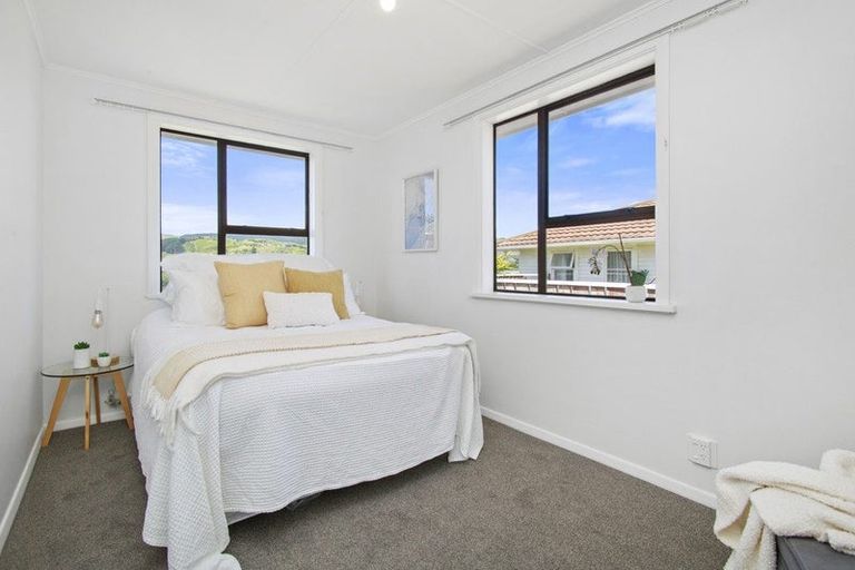 Photo of property in 22 Franklyn Road, Tawa, Wellington, 5028