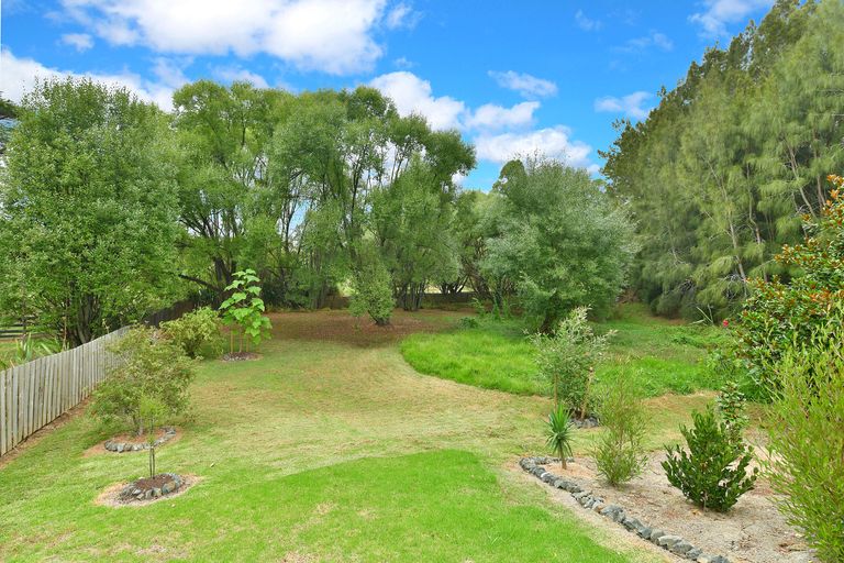 Photo of property in 8 Puhoi Close, Puhoi, Warkworth, 0994